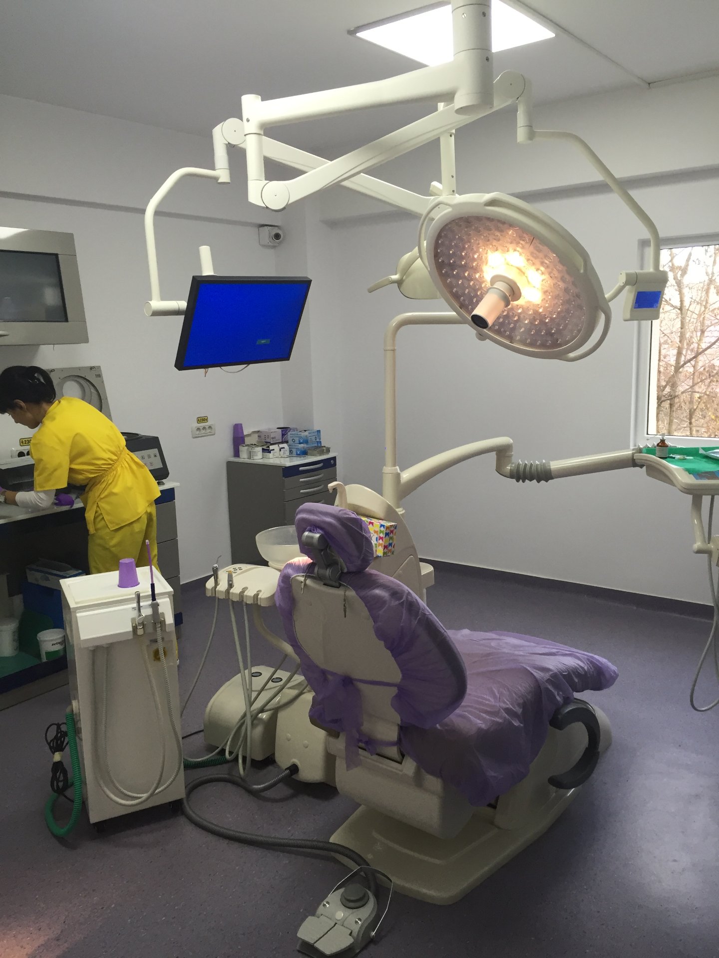 Romanian dental clinic operating room overview with LEDD700/500 LED surgical light and dental chair