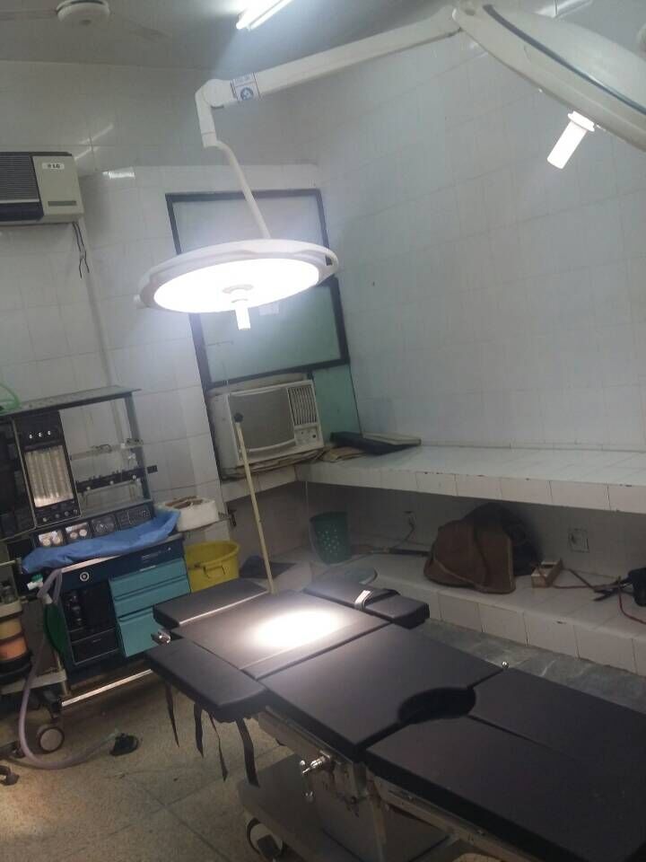 Pakistani military hospital operating room showing TDY-1 electric operating table paired with a ceiling-mounted LED surgical light and anesthesia workstation, demonstrating complete cold-light LED illumination and electric positioning in a modernized surgical suite
