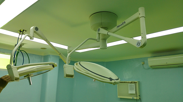 LEDD700/500 double-head LED surgical light in operating room LEDD700 LED surgical operating light delivering shadow-free illumination in hospital OR