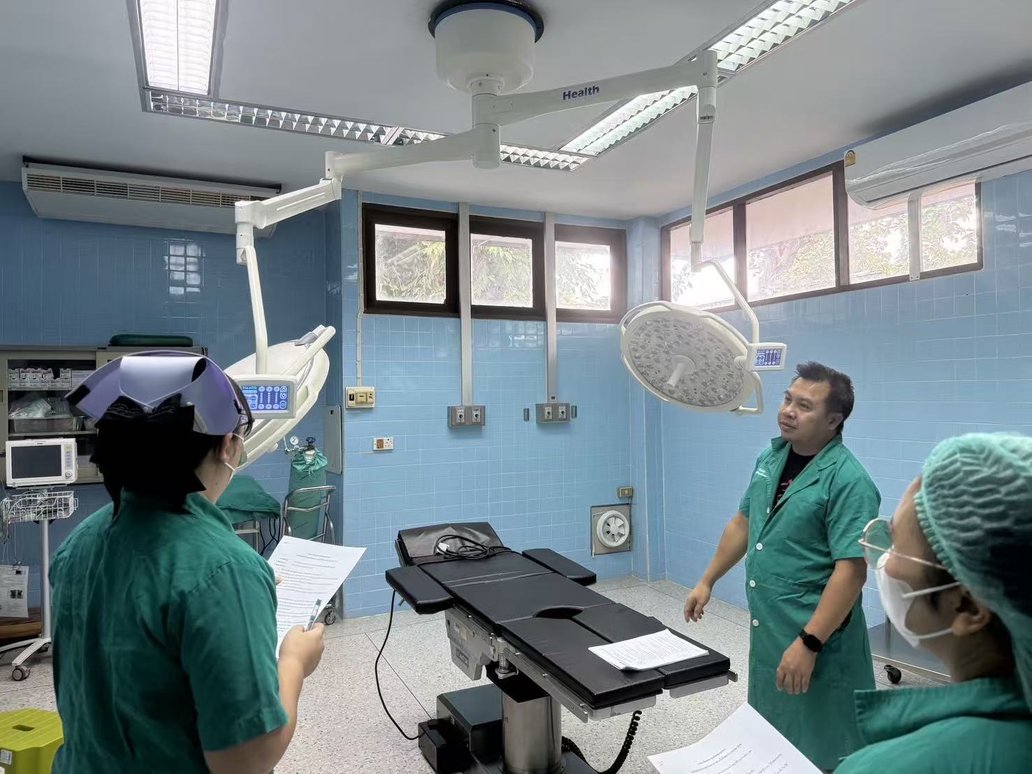 PROLED H8D operating light ceiling-mounted dual-head configuration at Chao Khun Phaiboon Hospital