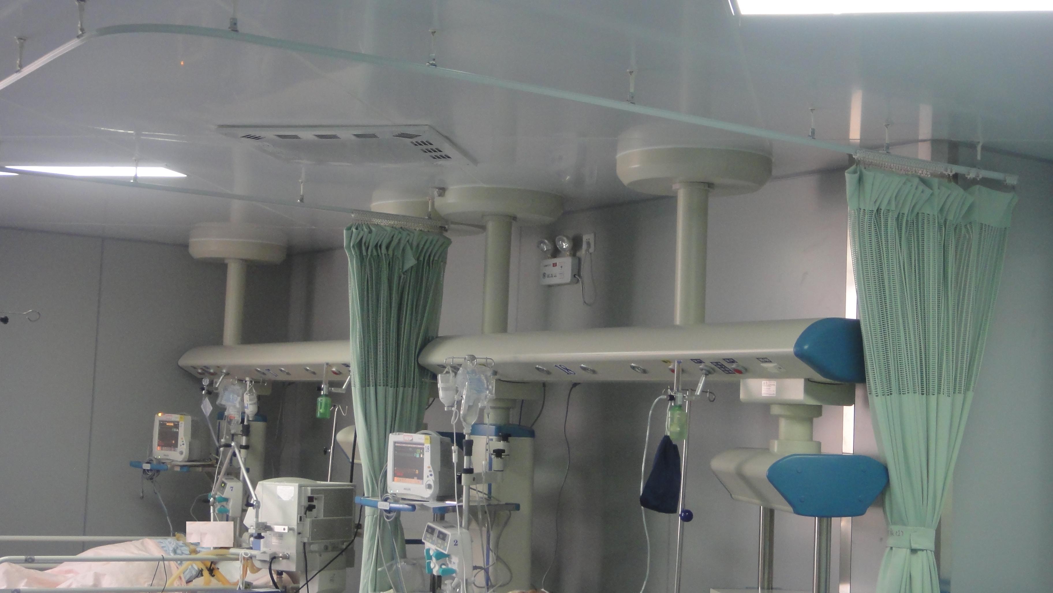 Full ICU ward at Shanghai Jing'an District Central Hospital with the newly installed ICU bridges visible across all bed positions, supporting patient monitors and infusion accessories above each bed