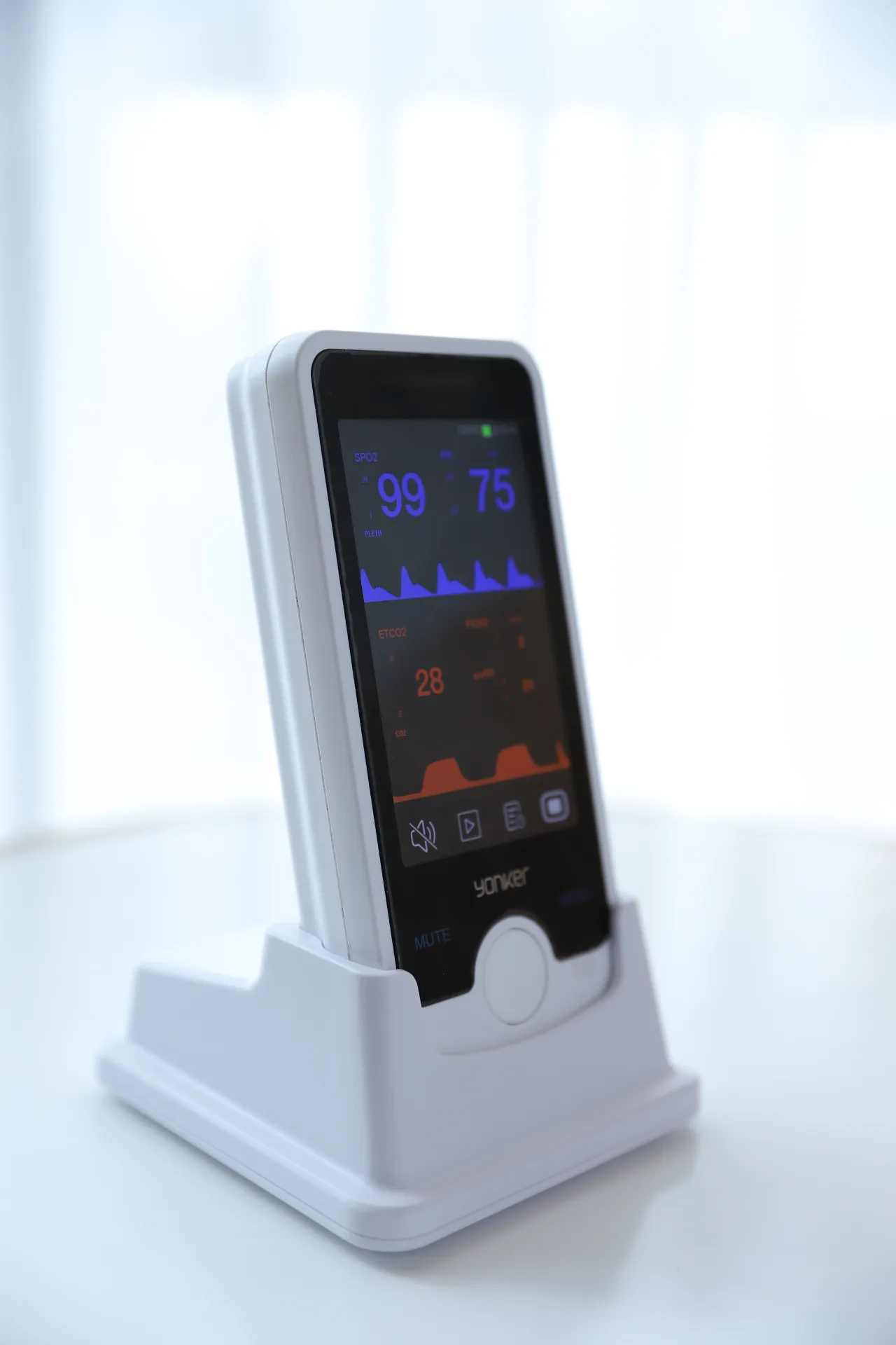 E4 Vital Signs Monitor — image 2