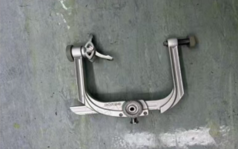 Three-Point Skull Clamp System for Neurosurgery — image 5